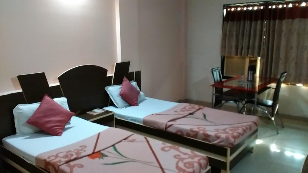 Hotel Sun Plaza Ankleshwar Exterior photo