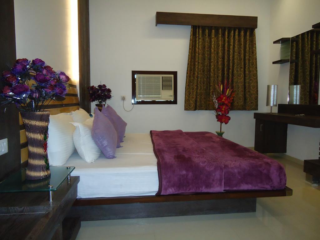 Hotel Sun Plaza Ankleshwar Exterior photo