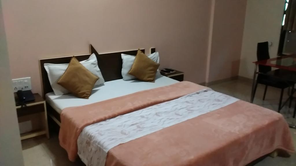 Hotel Sun Plaza Ankleshwar Exterior photo