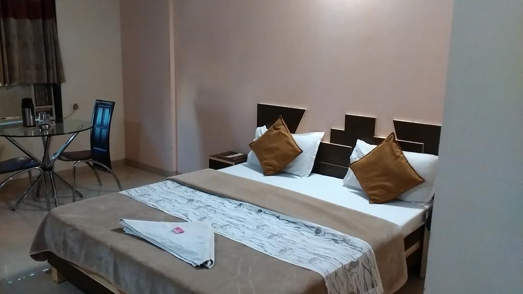 Hotel Sun Plaza Ankleshwar Exterior photo